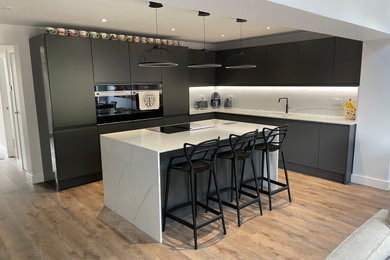 Inspiration for a modern kitchen in Glasgow.