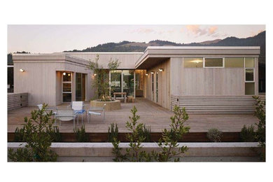 Inspiration for a modern home design remodel in San Francisco
