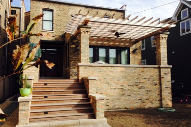 Example of an arts and crafts home design design in Chicago