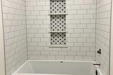 ニューオリンズにあるおしゃれな浴室の写真