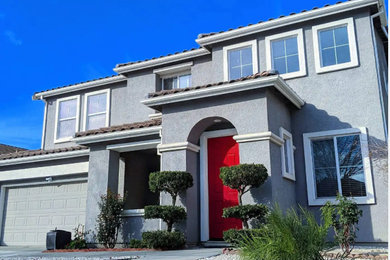 Example of an exterior home design in Sacramento