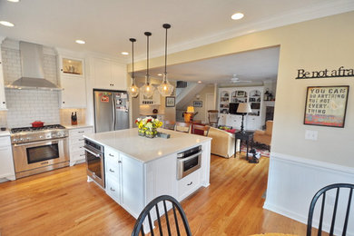 Elegant kitchen photo in Cleveland