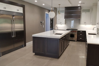 Kitchen - modern kitchen idea in New York