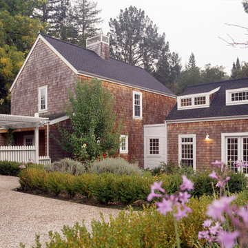 NEW ENGLAND FARMHOUSE