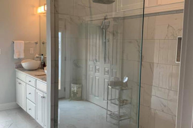 Bathroom - bathroom idea in Miami