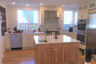 Kitchen - traditional kitchen idea in Boston