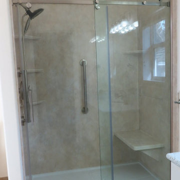 Travertine smooth wall shower w/ bench seat