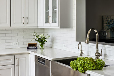 Kitchen - traditional kitchen idea in DC Metro