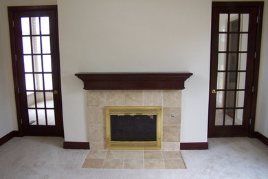 Example of a classic home office design in Oklahoma City