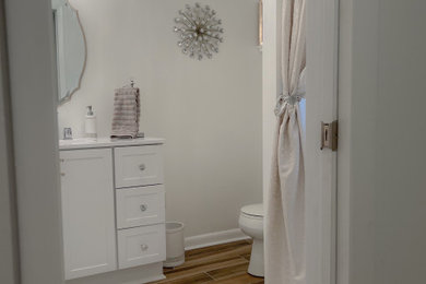 Example of a small transitional bathroom design in New York