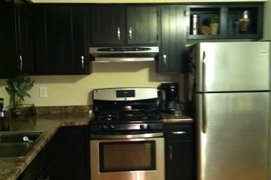 Small elegant kitchen photo in Chicago