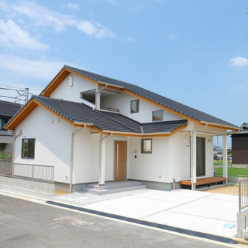 和モダンな大屋根の家