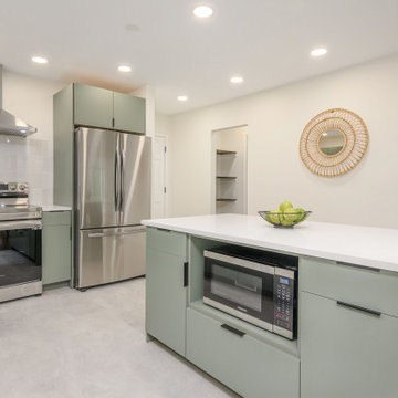 Fresh Mid-Sized Frameless Kitchen