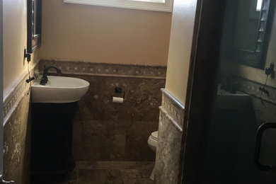 Example of a classic bathroom design in Los Angeles