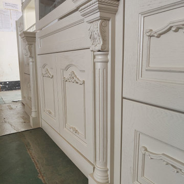 Majestic Classic Charm Ash Solid Wood Assembled Kitchen Cabinet Antique White