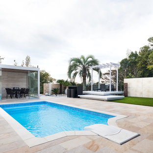 他の地域の長方形コンテンポラリースタイルのおしゃれなプールの写真