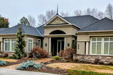 Inspiration for an exterior home remodel in Los Angeles