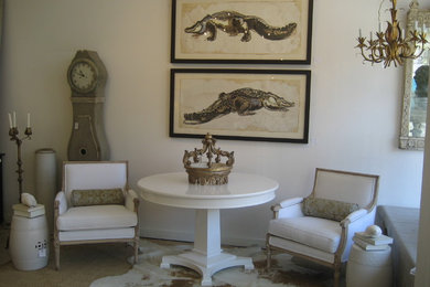Inspiration for a shabby-chic style living room remodel in New Orleans
