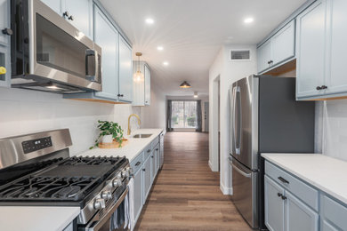 Example of a transitional kitchen design in Austin