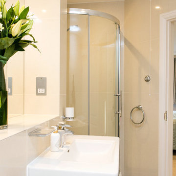 Contemporary apartment - Weybridge