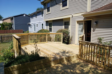 Deck - small backyard deck idea in Columbus