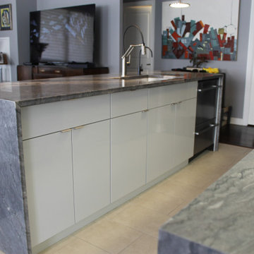 Contemporary high gloss kitchen in downtown luxury condo