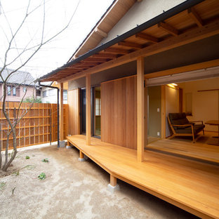 他の地域の和風のおしゃれな裏庭のテラス (デッキ材舗装、張り出し屋根) の写真
