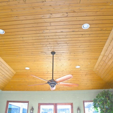 Lake View Courtyard Home