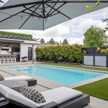 Modern Pool Lounge