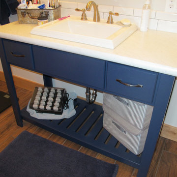 Dubois Lodge Daugs Vanity