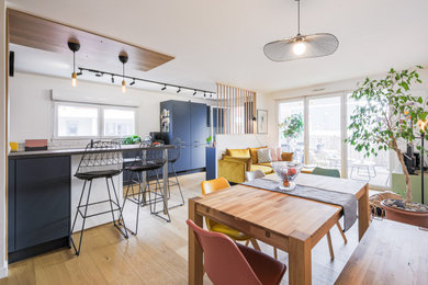 Idées déco pour une salle à manger contemporaine.