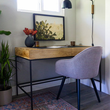 Warm and Natural Study/ Guest Room