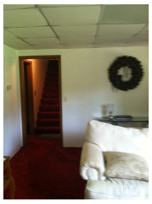 What colors go with red carpet