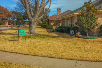 Home design - traditional home design idea in Dallas