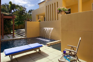 Island style patio photo in Tampa