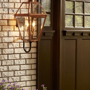 ニューヨークのトランジショナルスタイルのおしゃれな家の外観の写真