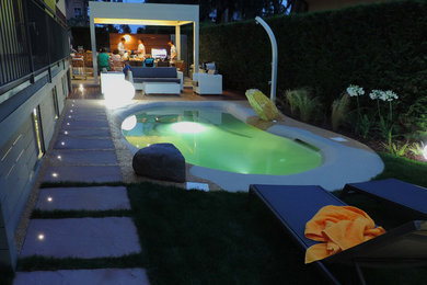 This is an example of a contemporary pool in Milan.