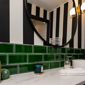 Suite serpentine au bord du lac