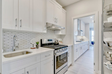 Trendy kitchen photo in Calgary