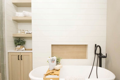 カンザスシティにあるコンテンポラリースタイルのおしゃれな浴室の写真