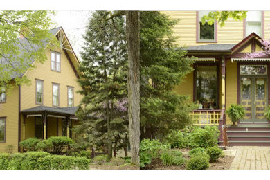 Elegant exterior home photo in Chicago
