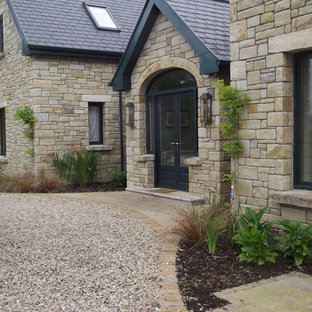 Idee per una grande porta d'ingresso country con pareti beige, pavimento in granito, una porta a due ante e una porta in legno scuro