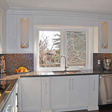 Two-tone Transitional Kitchen