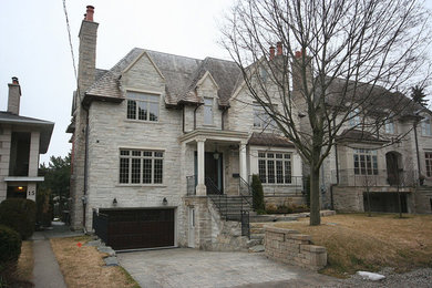 Exterior home photo in Toronto