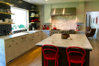 Kitchen photo in Chicago
