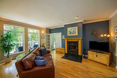 Nominingue cottage living room