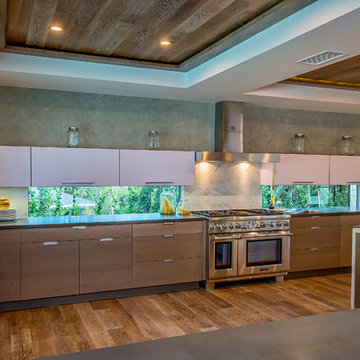 16957 Mooncrest Drive, Encino, California