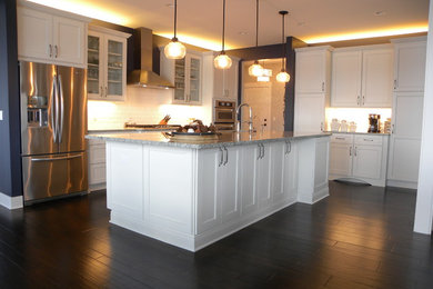 Example of a transitional kitchen design in Detroit