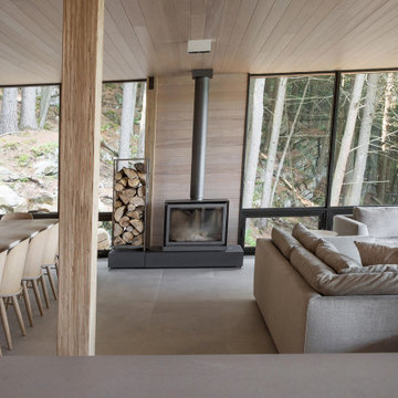 Central Wood Pillar Separated Living & Dining