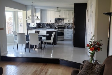 Trendy kitchen photo in Vancouver